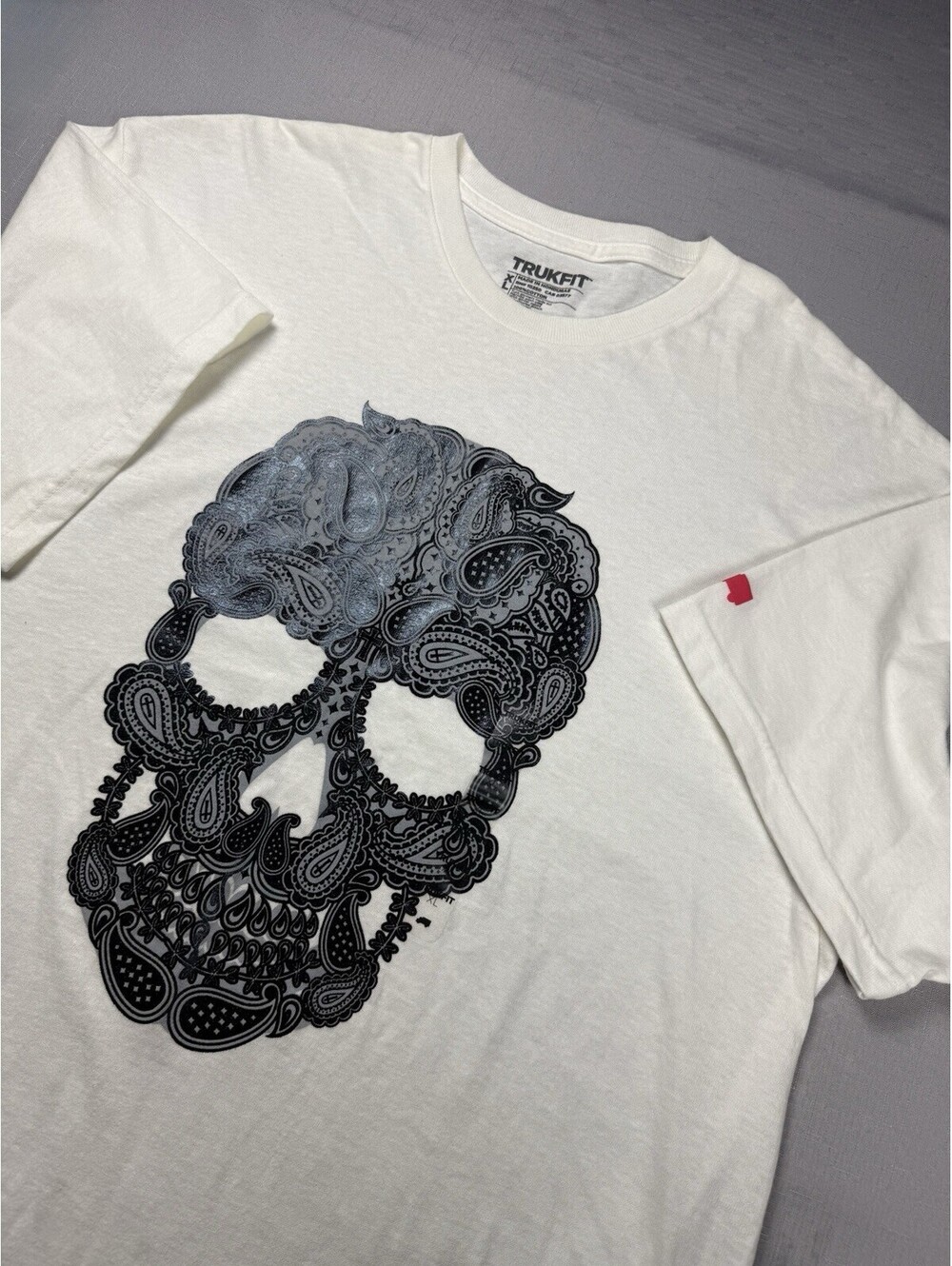 Trukfit Paisley Skull Graphic Tee Men’s XL Off White Streetwear Hip Hop Cotton